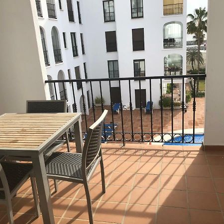 Puerto De La Duquesa Sea View Apartment Манилва Екстериор снимка
